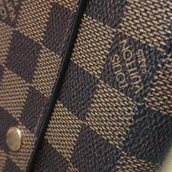 Louis Vuitton Sarah Damier Ebene Wallet - Picture 8 of 15